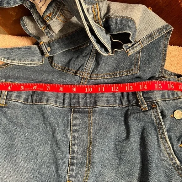 Love Tree Denim Distressed Short Overalls - Picture 14 of 16